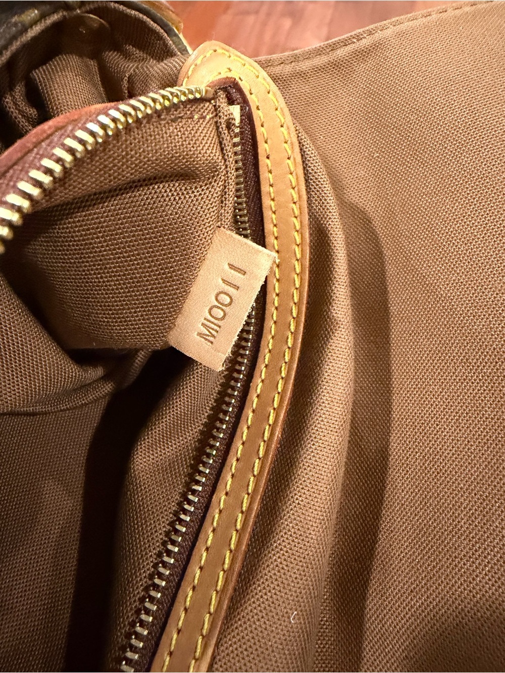 Louis Vuitton Looping MM Monogram Shoulder Bag | Vintage LV - Picture 9 of 9